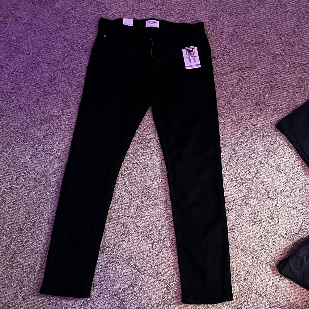Mens black skinny jeans by Denizen from Levi’s